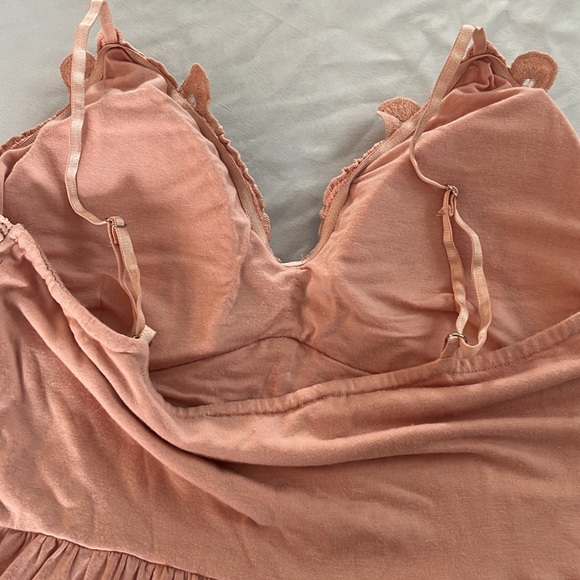 Peach coloured tank top with built in bra - Picture 3 of 5